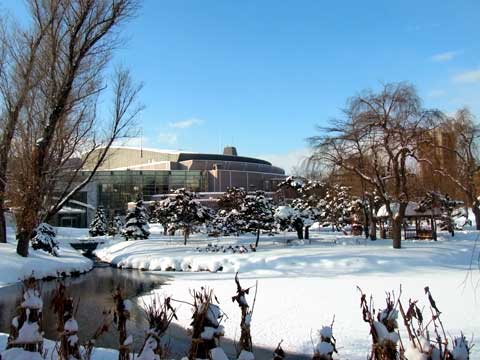 2012年1月9日菖蒲池越しのキタラ